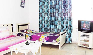 Appartement N°4 avec grand lit et deux lits simples au salon prés de la plage d'Hammamet Tunisie